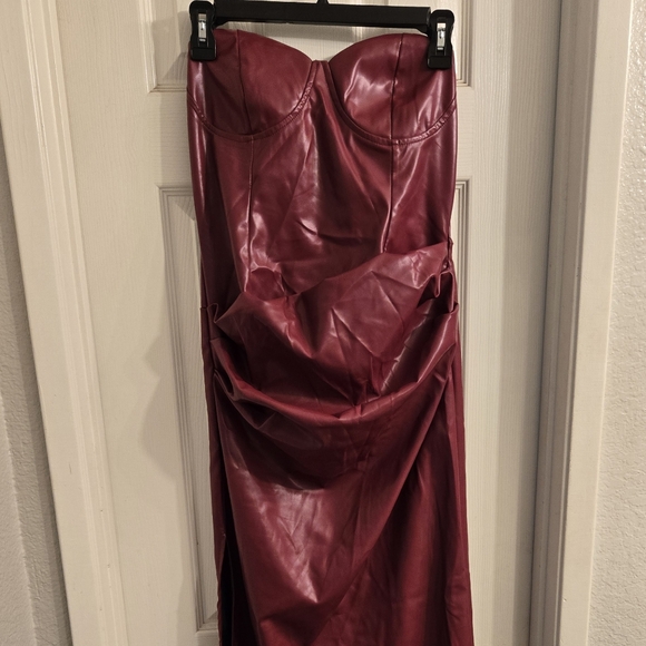 Elegant Burgundy Strapless Dress - Picture 9 of 10